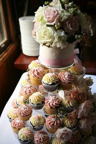 Do you want a chic and trendy wedding cake Forget the traditional French 